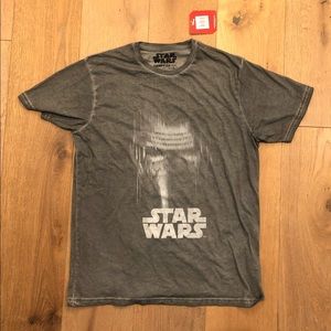NWT Official Star Wars Women’s Size LGray Tshirt